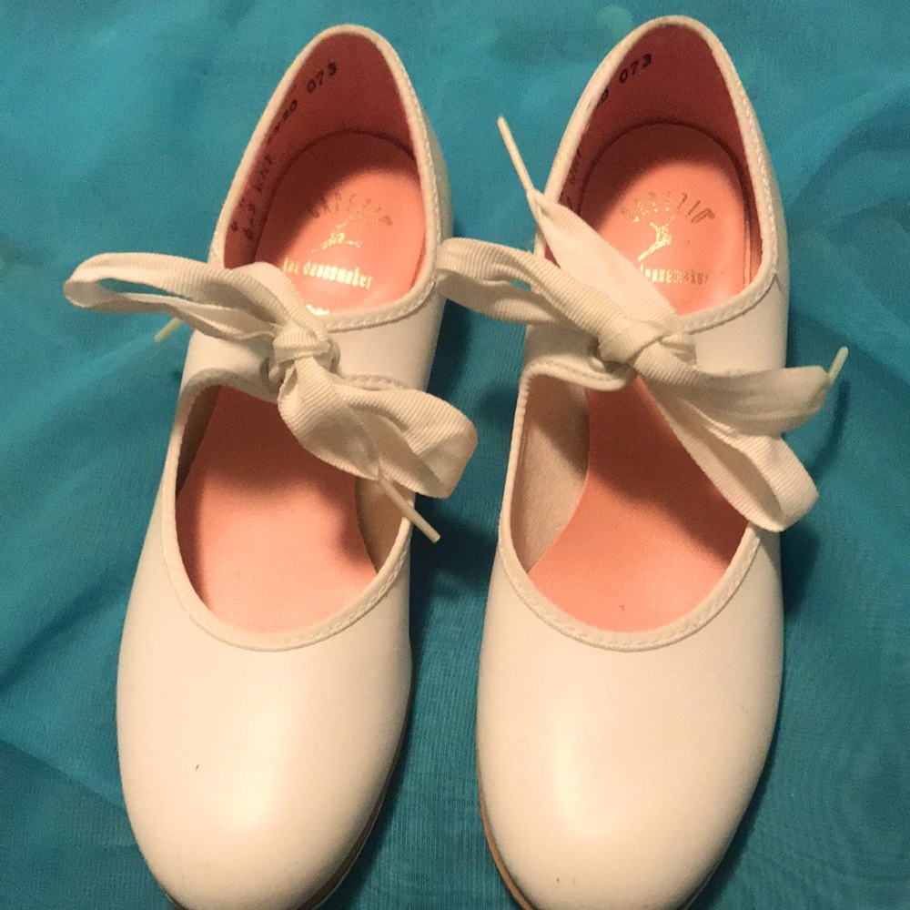 CAPEZIO The Dancer Maker, beige color shoes size 4 N /625 WHT 5420073 original.